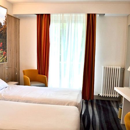 Kyriad Hotel Tours Centre Экстерьер фото