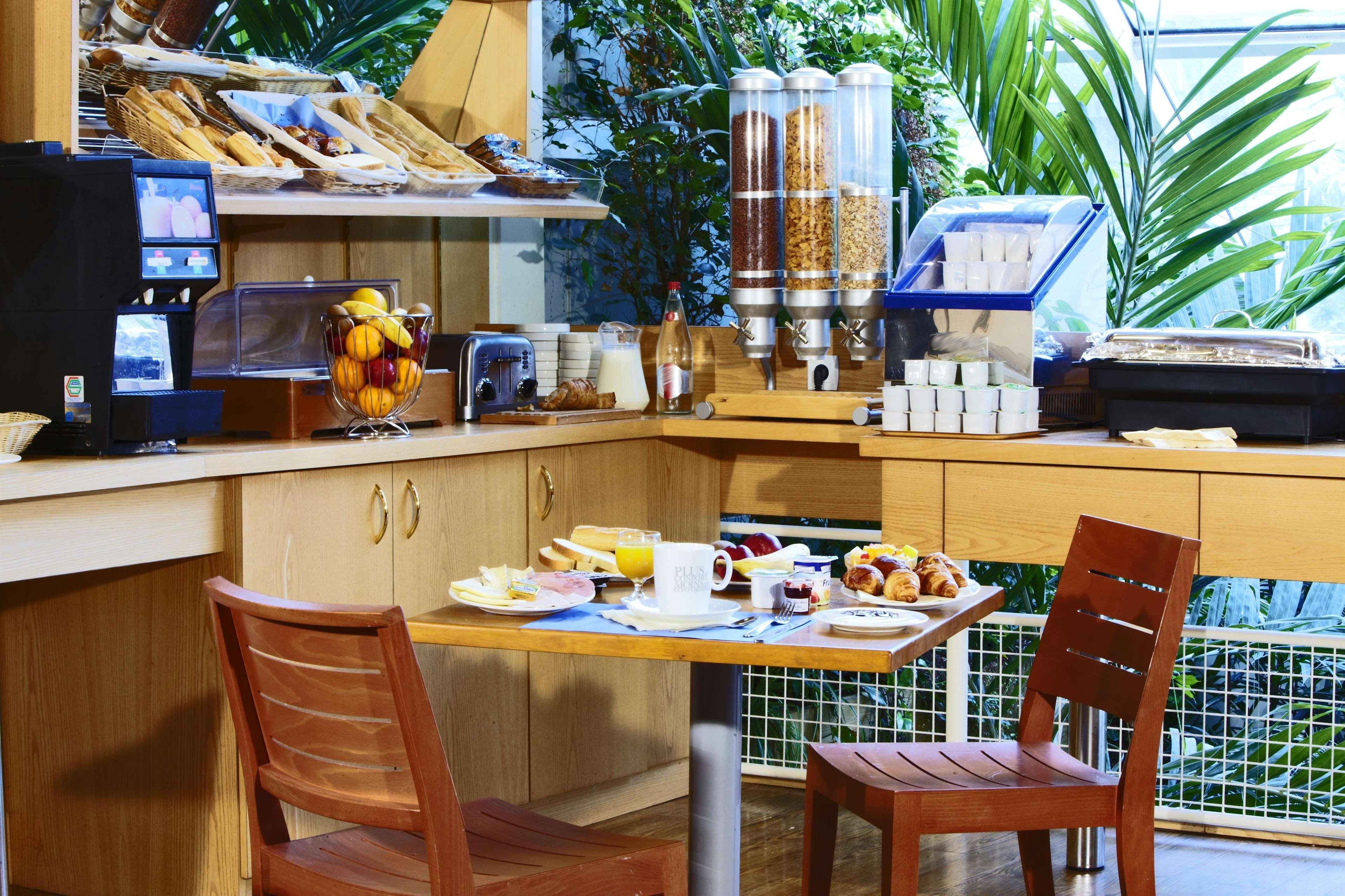 Kyriad Hotel Tours Centre Экстерьер фото