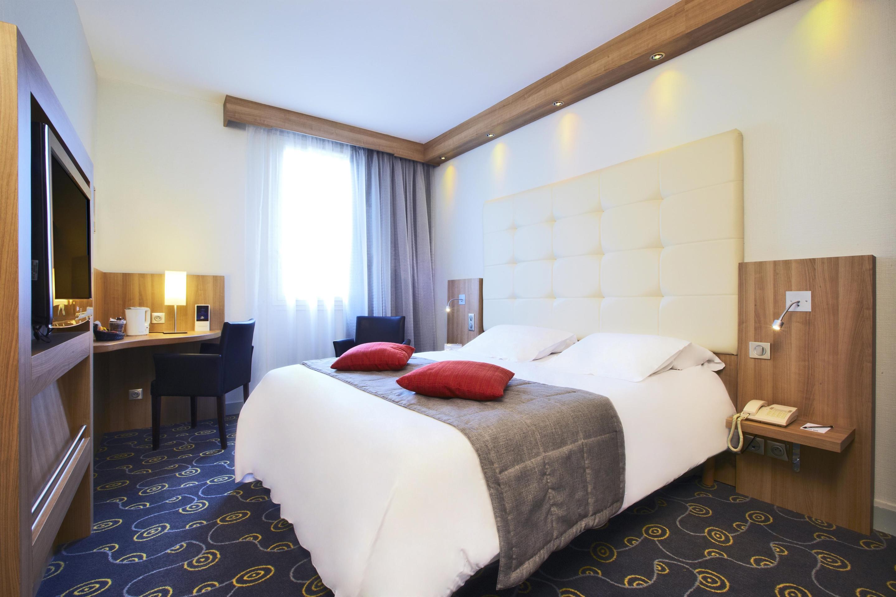 Kyriad Hotel Tours Centre Экстерьер фото