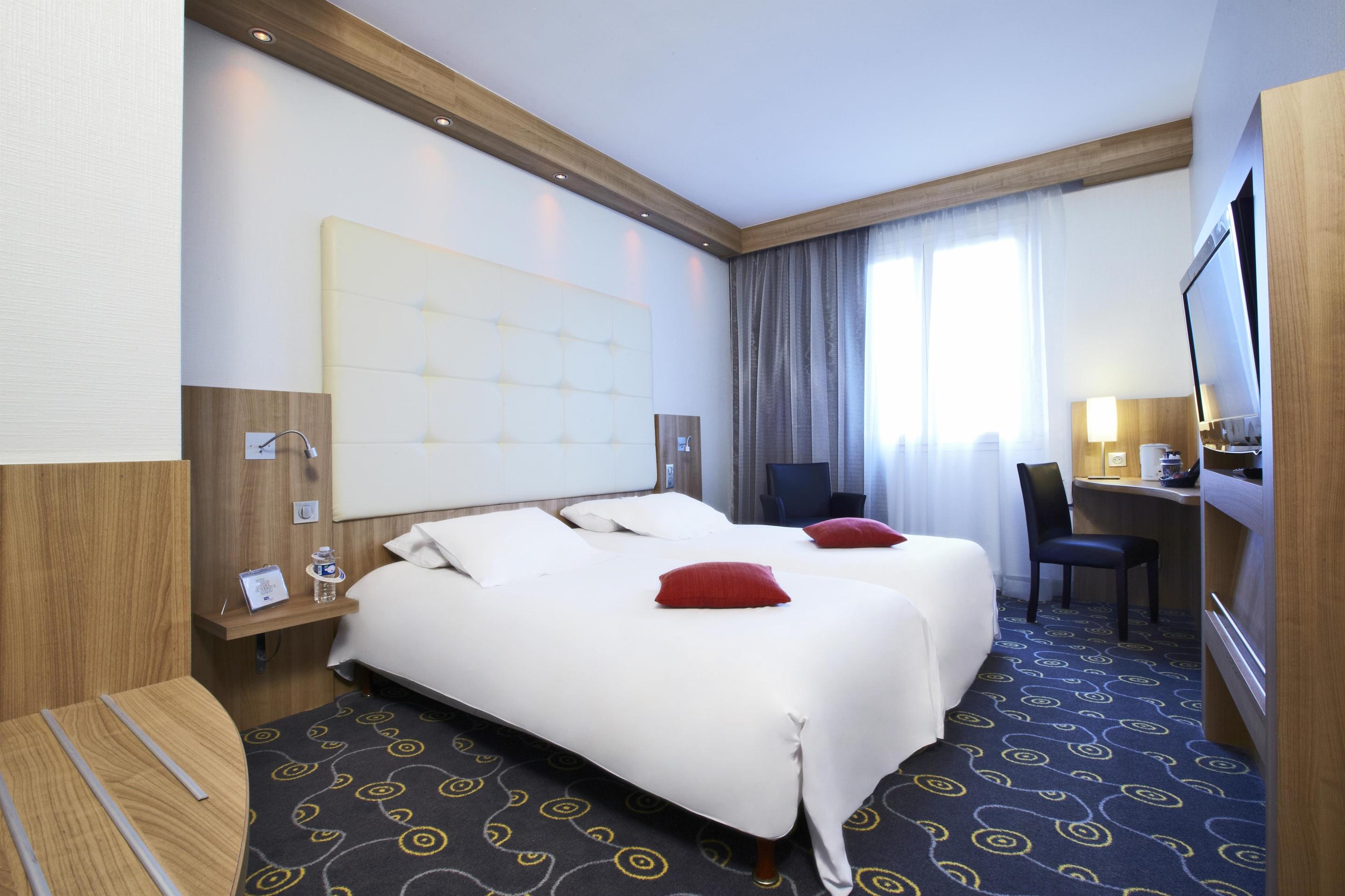 Kyriad Hotel Tours Centre Экстерьер фото
