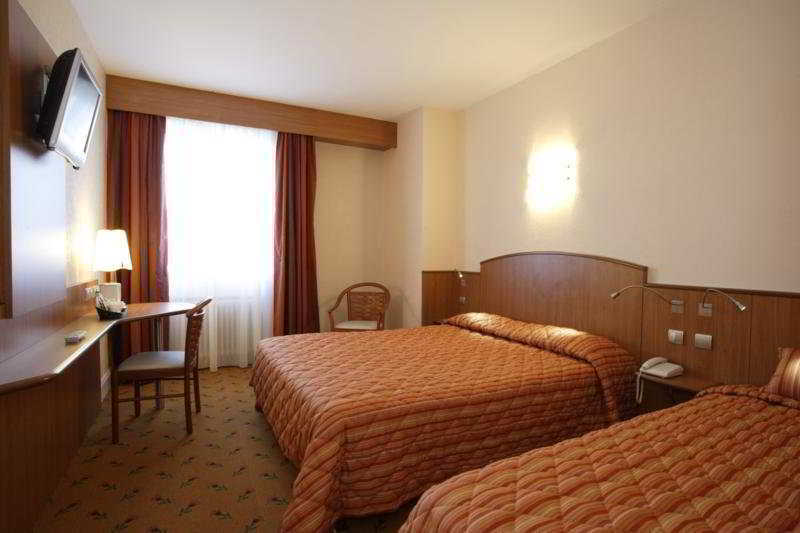Kyriad Hotel Tours Centre Экстерьер фото